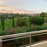 Superbe 2 Pièces Moderne Refait à Neuf, Piscine ! *