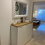 Superbe 2 Pièces Moderne Refait à Neuf, Piscine ! *