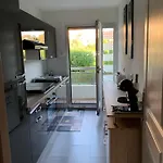 Appartement Superbe 2 Pièces Moderne Refait à Neuf, Piscine ! *