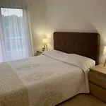 Superbe 2 Pièces Moderne Refait à Neuf, Piscine ! *