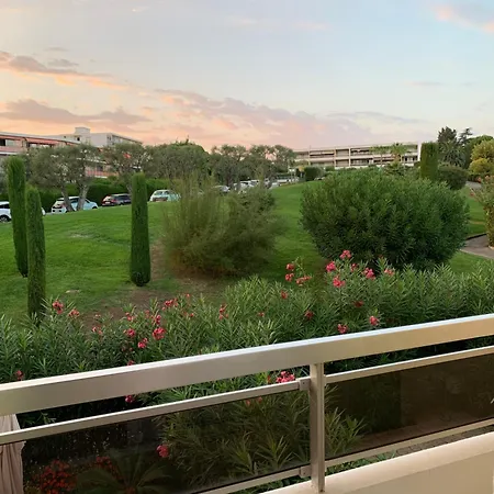 Superbe 2 Pieces Moderne Refait A Neuf, Piscine ! *