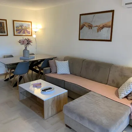 Superbe 2 Pieces Moderne Refait A Neuf, Piscine ! Apartment