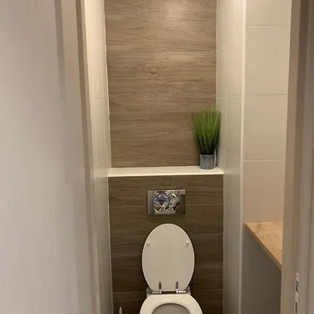 Superbe 2 Pieces Moderne Refait A Neuf, Piscine ! * Antibes