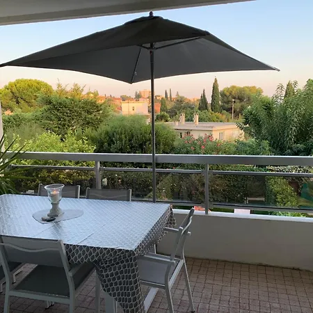 Appartement Superbe 2 Pièces Moderne Refait à Neuf, Piscine !