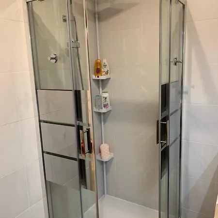 Superbe 2 Pièces Moderne Refait à Neuf, Piscine ! *