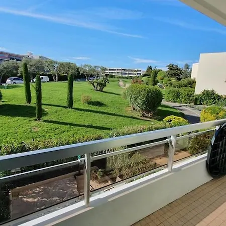 Superbe 2 Pieces Moderne Refait A Neuf, Piscine !