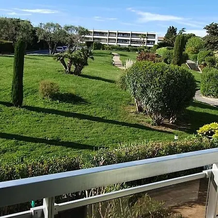 Superbe 2 Pièces Moderne Refait à Neuf, Piscine ! * Antibes
