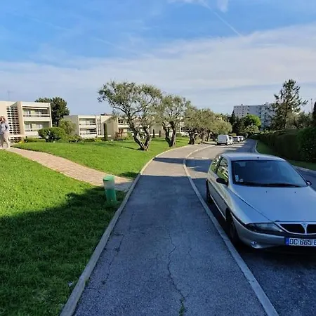 Superbe 2 Pièces Moderne Refait à Neuf, Piscine ! Appartement *