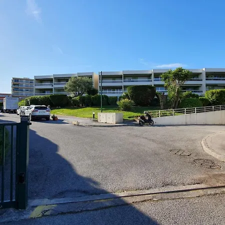 Apartment Superbe 2 Pieces Moderne Refait A Neuf, Piscine ! Antibes