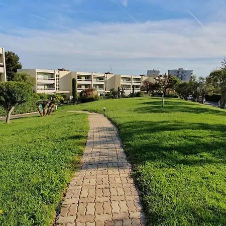 Superbe 2 Pièces Moderne Refait à Neuf, Piscine !