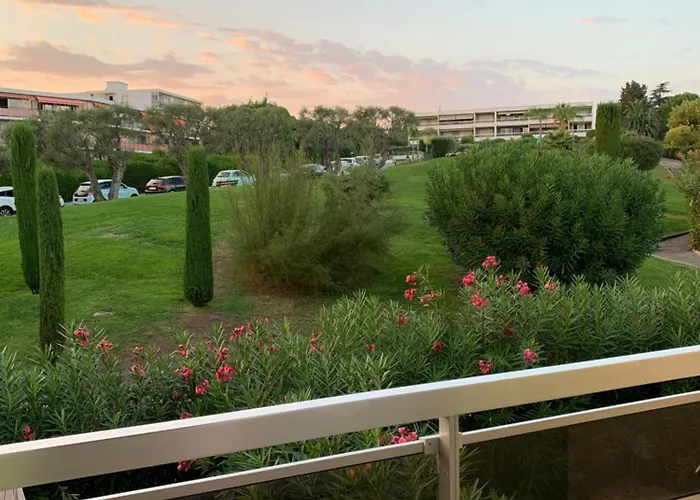 Superbe 2 Pieces Moderne Refait A Neuf, Piscine ! *