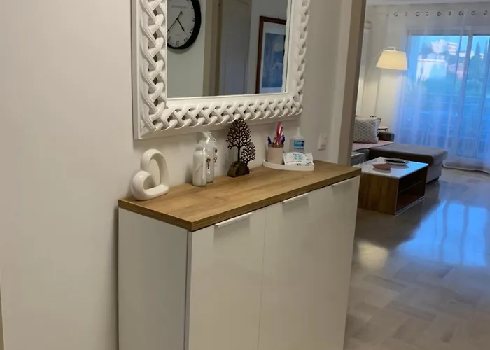 Superbe 2 Pieces Moderne Refait A Neuf, Piscine ! *