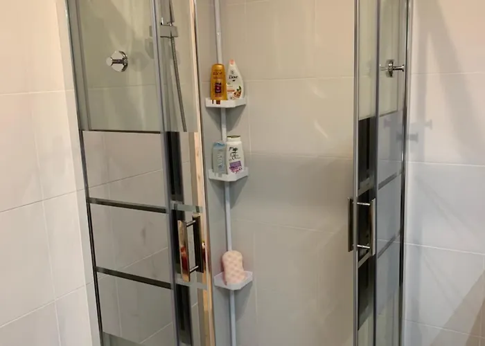 Superbe 2 Pieces Moderne Refait A Neuf, Piscine ! *