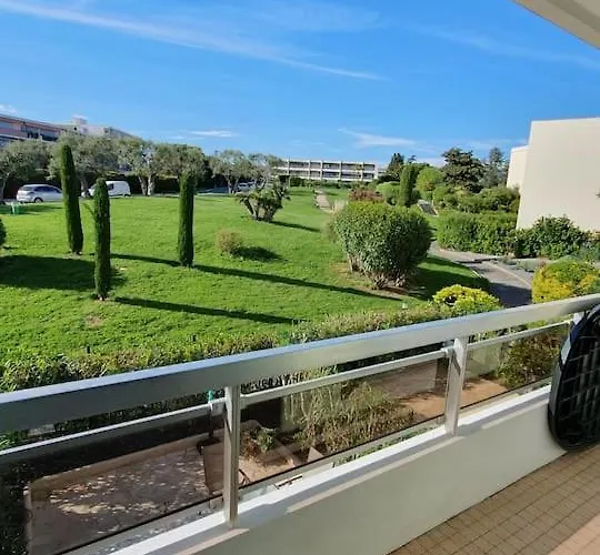 Superbe 2 Pieces Moderne Refait A Neuf, Piscine !